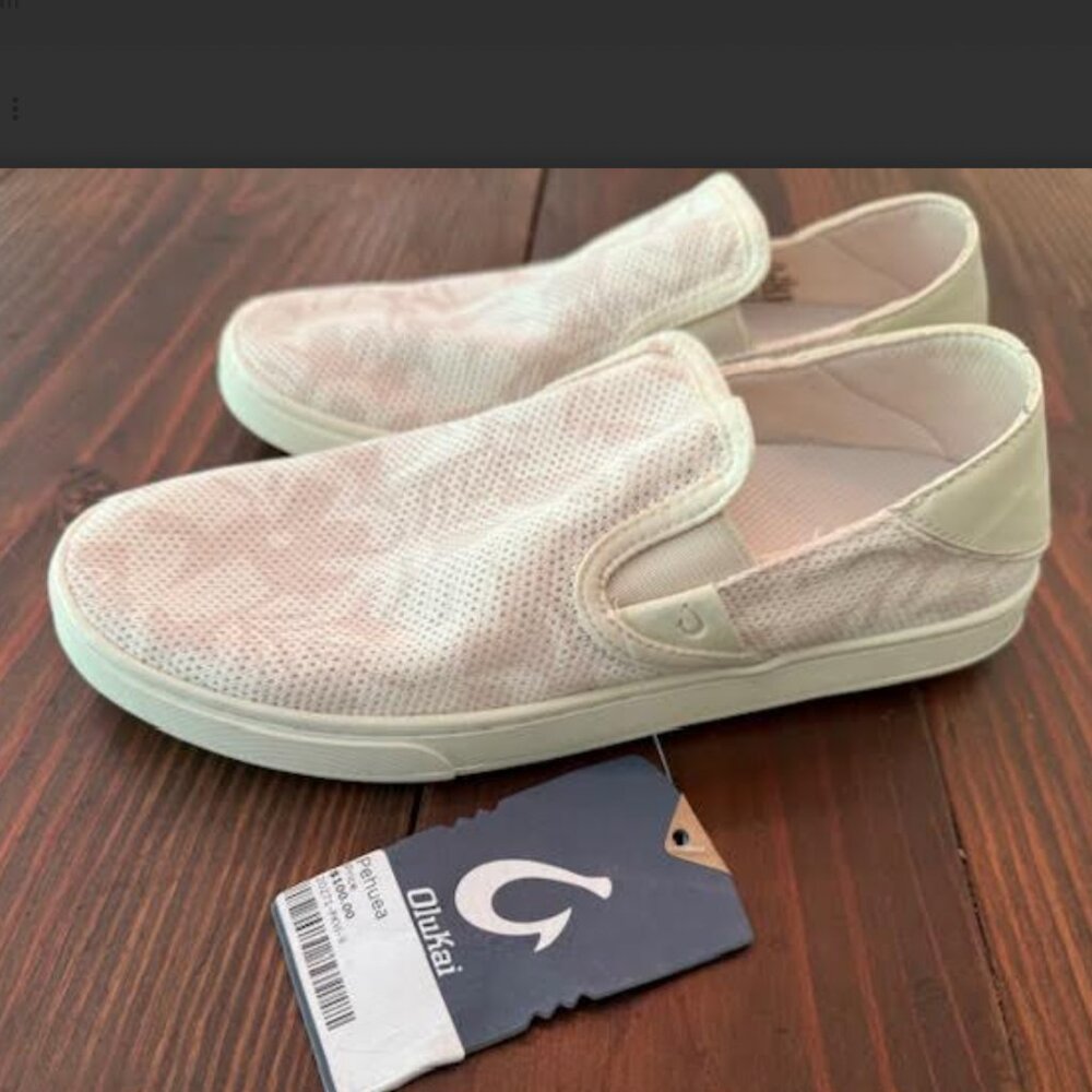 OluKai NWT Women's Slip On Pehuea Shoes Puka White Floral Surfer Beachwear SZ 9